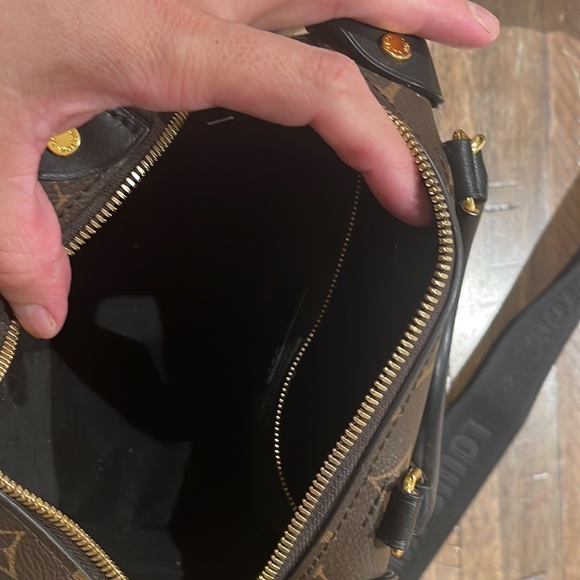 COPY - LV small bag. - Picture 2 of 15